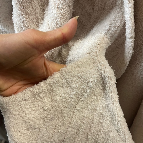 Barefoot dreams cozy chic plus size (2X) cream color, wrap style sweater - Picture 4 of 6